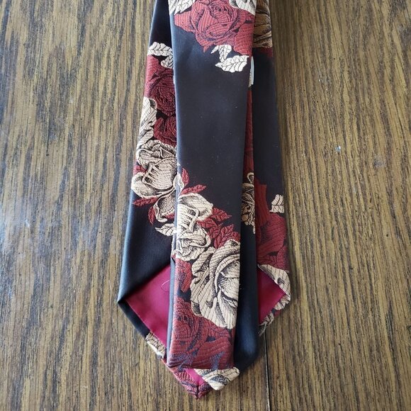 Creative Neckwear 4 Inch Wide Black With Flower Design Necktie Tie - Picture 2 of 4